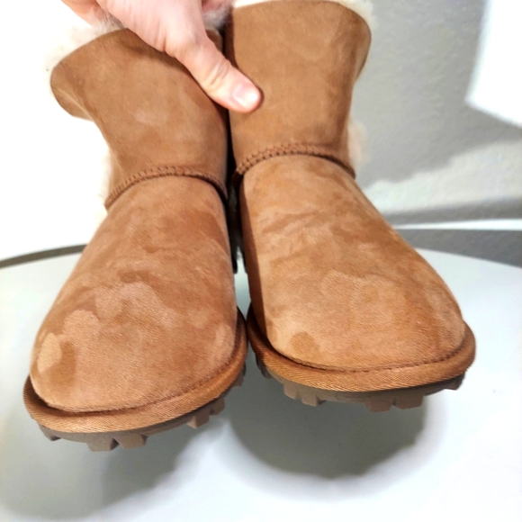 Kirkland Signature Chestnut Suede Short Shearling Boots - Picture 11 of 15